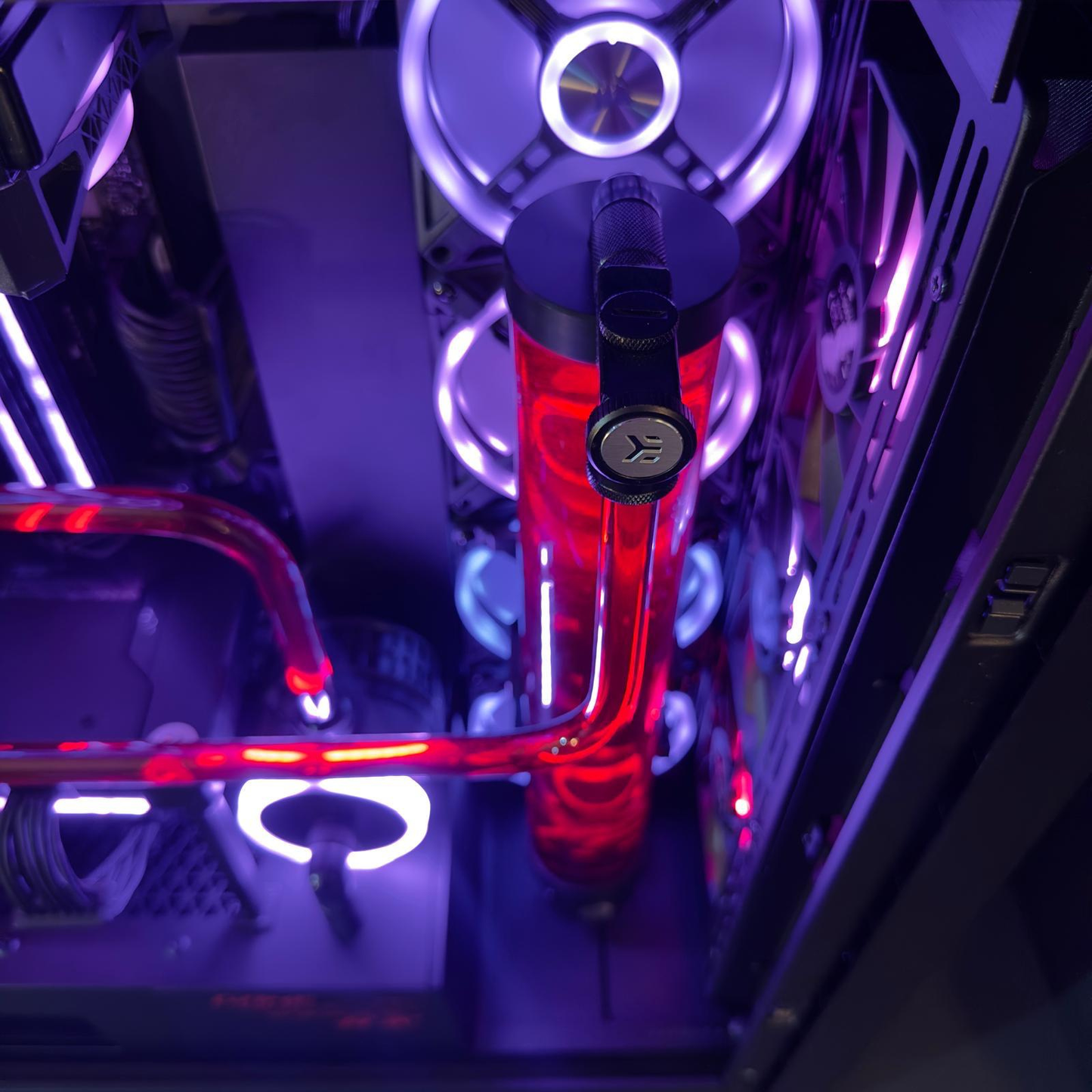 High-End Gaming PC Black Edition mit Custom Wasserkühlung / 5090 / 9 9950X3D