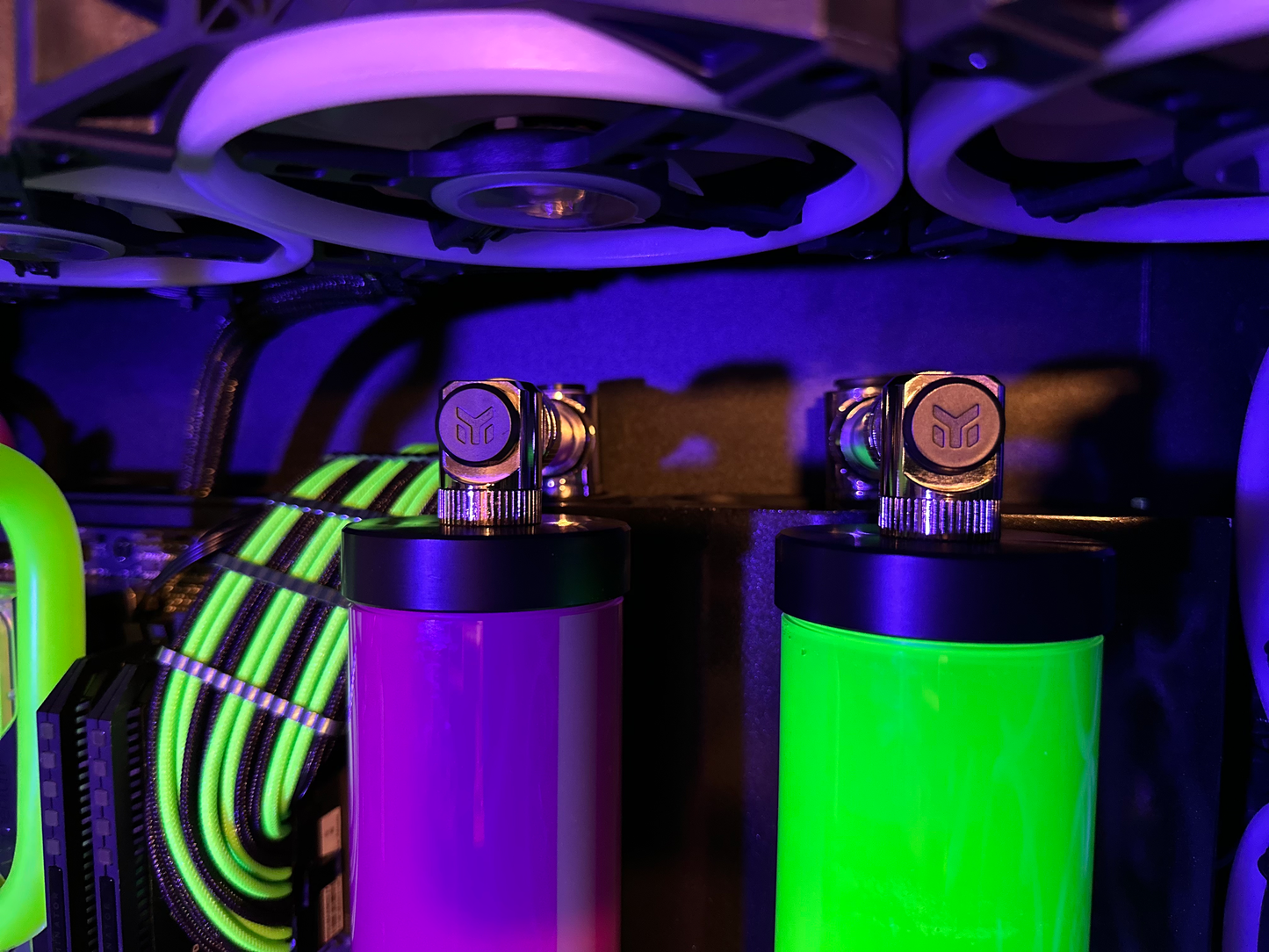 High End Gaming PC/ Custom Wasserkühlung /Dual System / RTX 5090