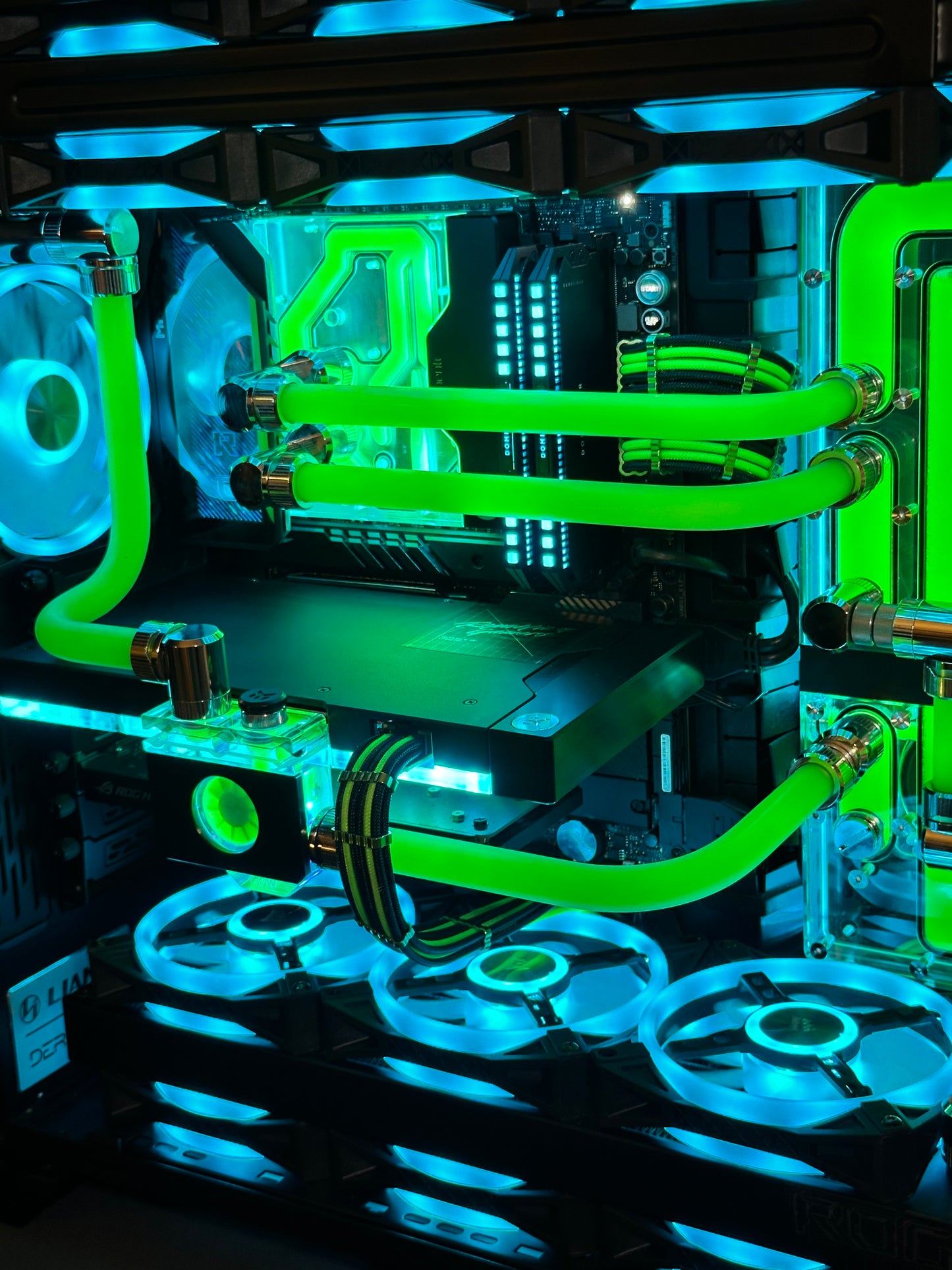 High-End Gaming PC Custom Wasserkühlung NEU 4090/ 14900 KF