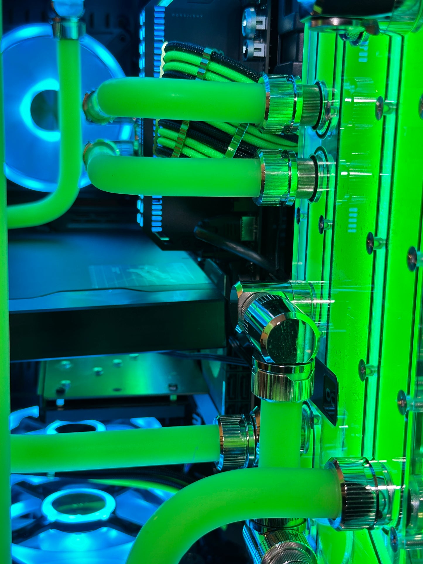 High-End Gaming PC Custom Wasserkühlung NEU 4090/ 14900 KF