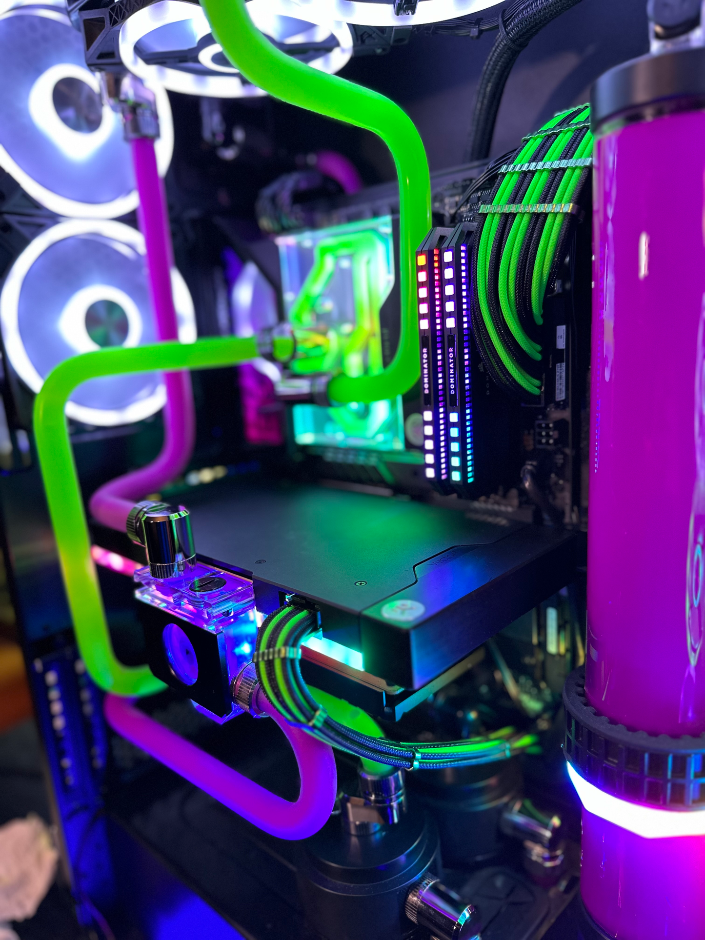 High End Gaming PC/ Custom Wasserkühlung /Dual System / RTX 5090