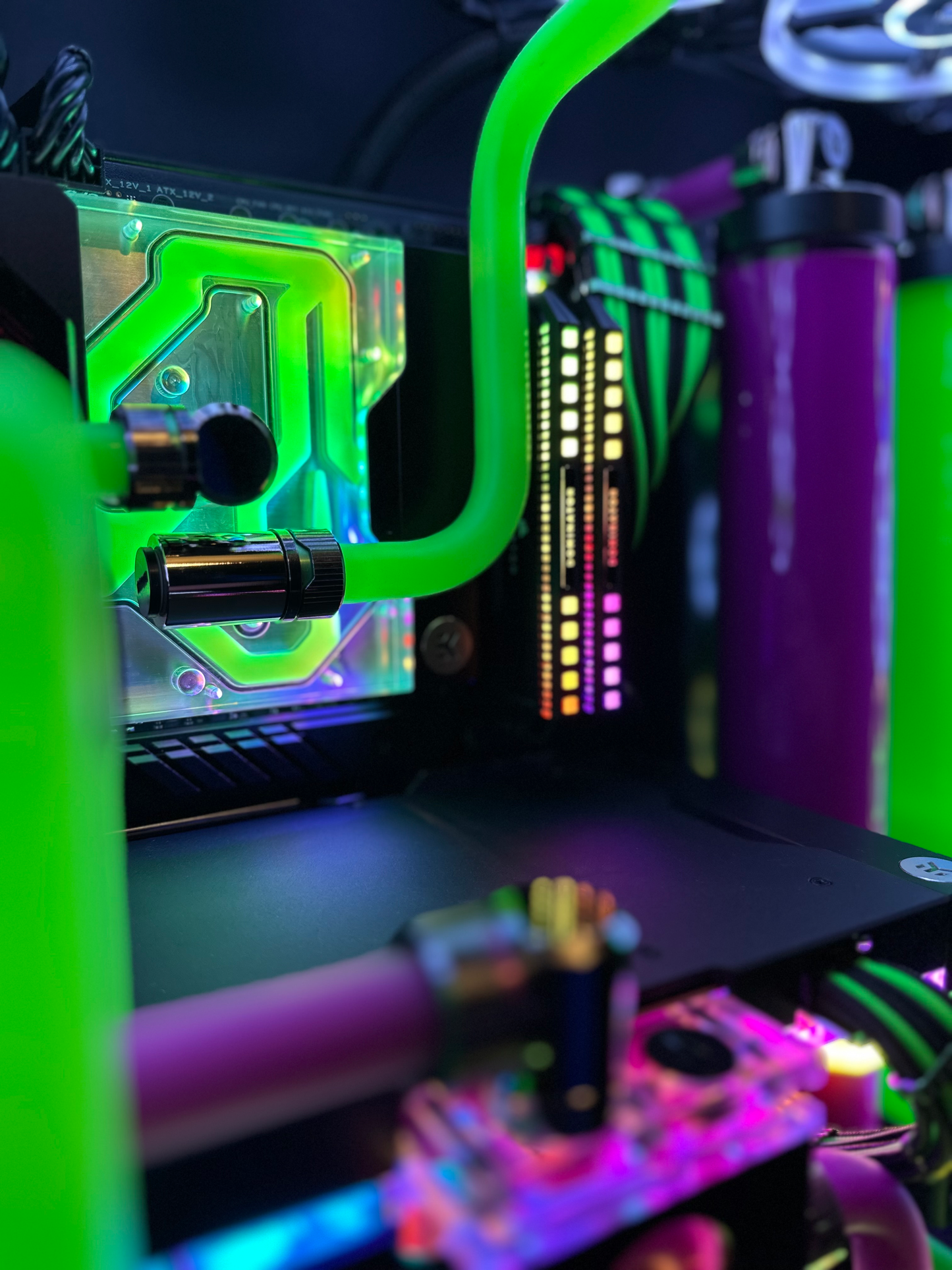 High End Gaming PC/ Custom Wasserkühlung /Dual System / RTX 5090